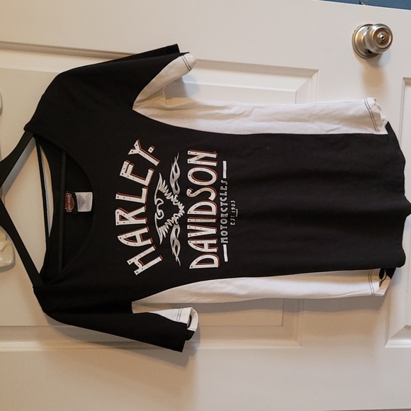 2 Women's Harley Davidson shirts - Picture 4 of 8